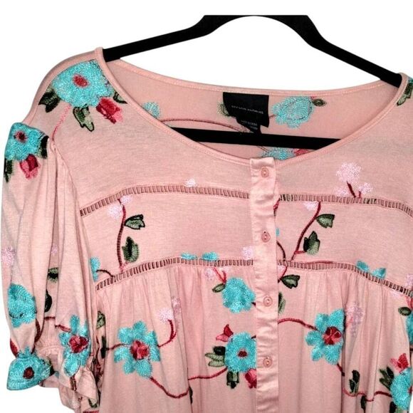 LIV Los Angeles Womens Top Sz 1X Pink Embroidered Peasant Boho Swiftie Lover Out - Picture 3 of 10